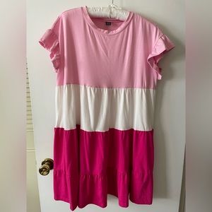 ⭐️4/$20 
Shein pink color block t shirt dress